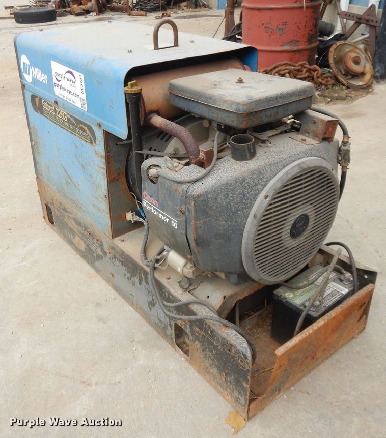 image for item DE5731 Miller Bobcat 225G welder/generator
