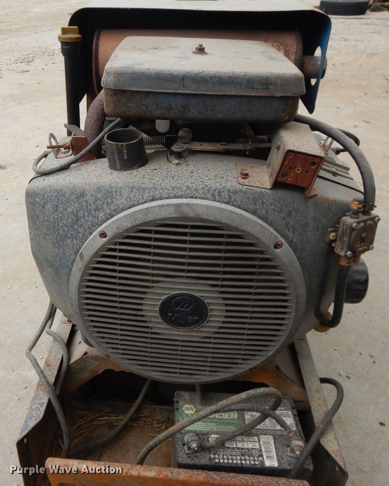 image for item DE5731 Miller Bobcat 225G welder/generator