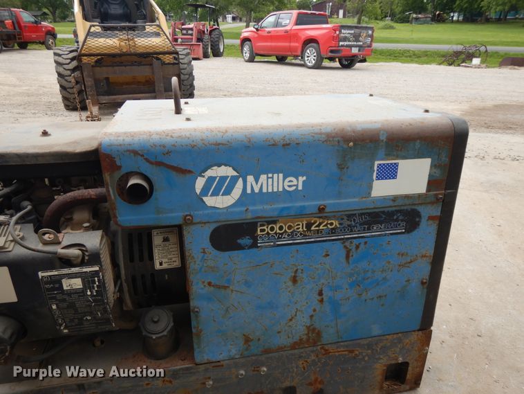image for item DE5731 Miller Bobcat 225G welder/generator