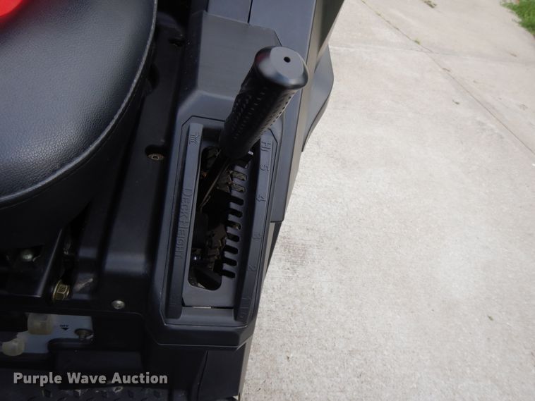 image for item DE5742 Raven MPV 7100 utility vehicle
