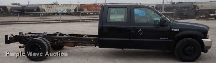 image for item DE5746 2002 Ford F350 Super Duty  Crew Cab pickup truck cab and chassis