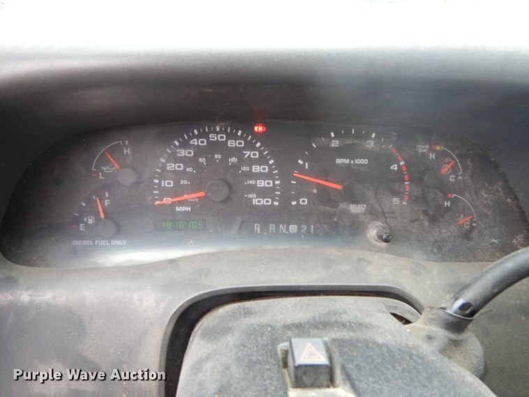 image for item DE5746 2002 Ford F350 Super Duty  Crew Cab pickup truck cab and chassis