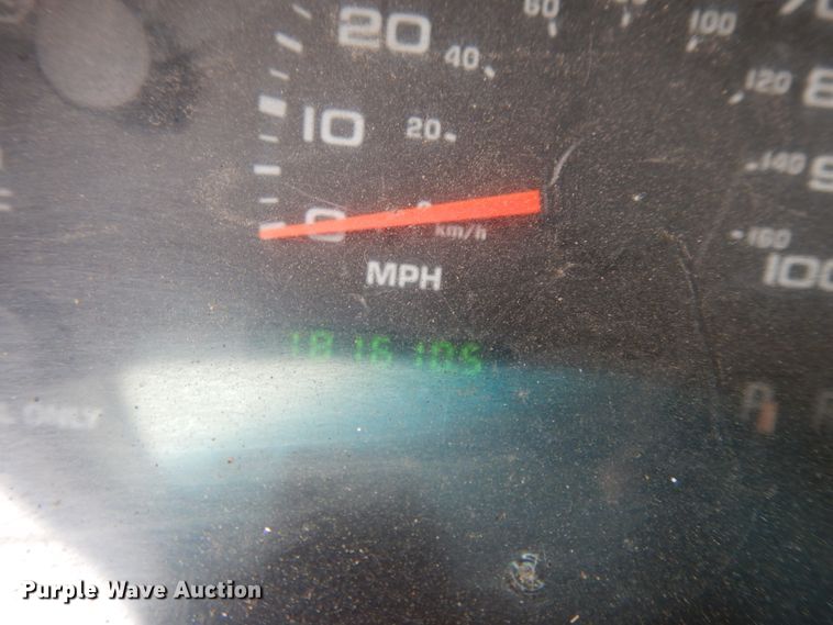 image for item DE5746 2002 Ford F350 Super Duty  Crew Cab pickup truck cab and chassis