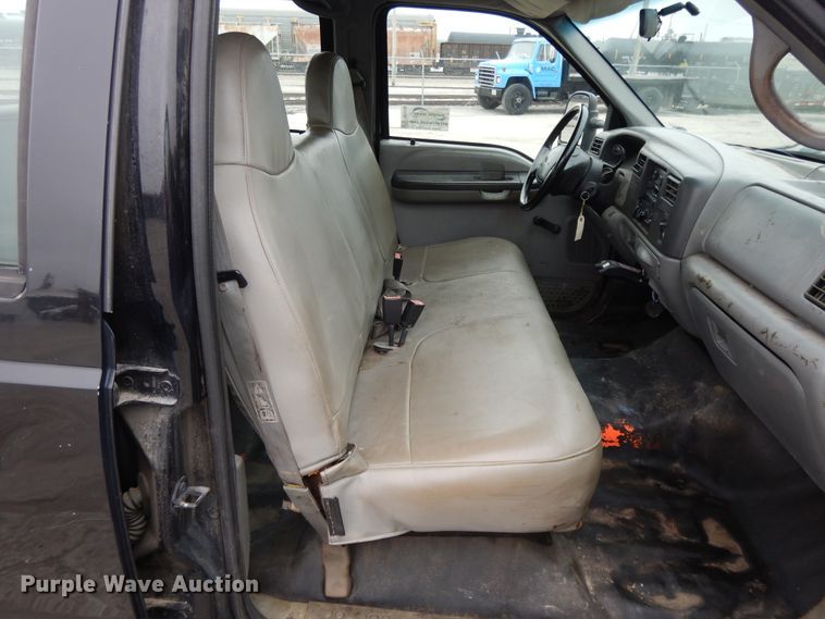 image for item DE5746 2002 Ford F350 Super Duty  Crew Cab pickup truck cab and chassis