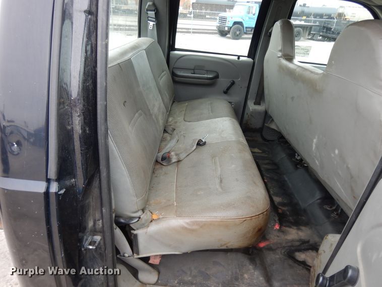 image for item DE5746 2002 Ford F350 Super Duty  Crew Cab pickup truck cab and chassis