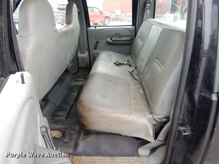 image for item DE5746 2002 Ford F350 Super Duty  Crew Cab pickup truck cab and chassis