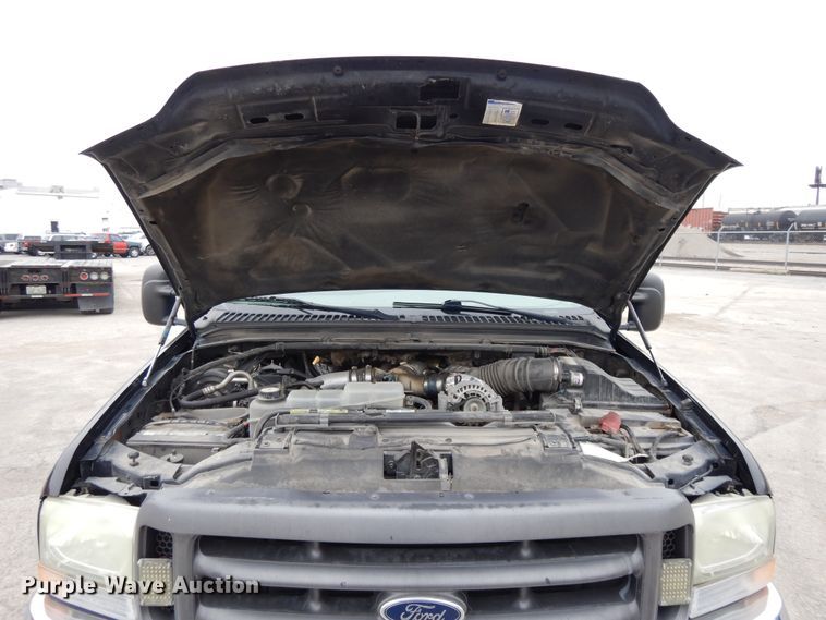 image for item DE5746 2002 Ford F350 Super Duty  Crew Cab pickup truck cab and chassis