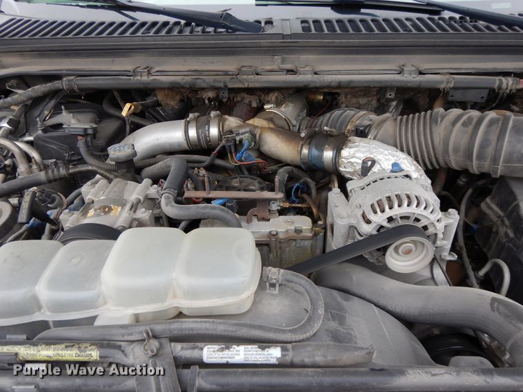 image for item DE5746 2002 Ford F350 Super Duty  Crew Cab pickup truck cab and chassis