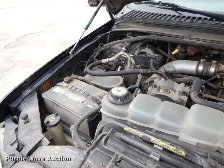 image for item DE5746 2002 Ford F350 Super Duty  Crew Cab pickup truck cab and chassis