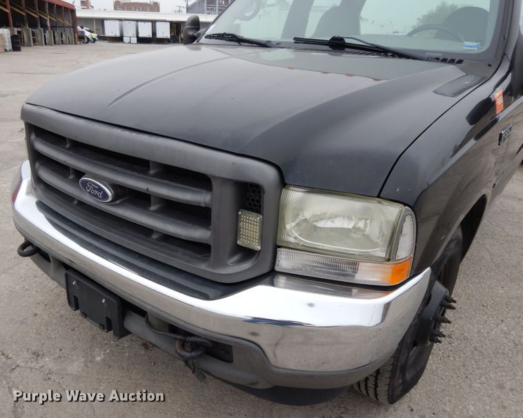 image for item DE5746 2002 Ford F350 Super Duty  Crew Cab pickup truck cab and chassis