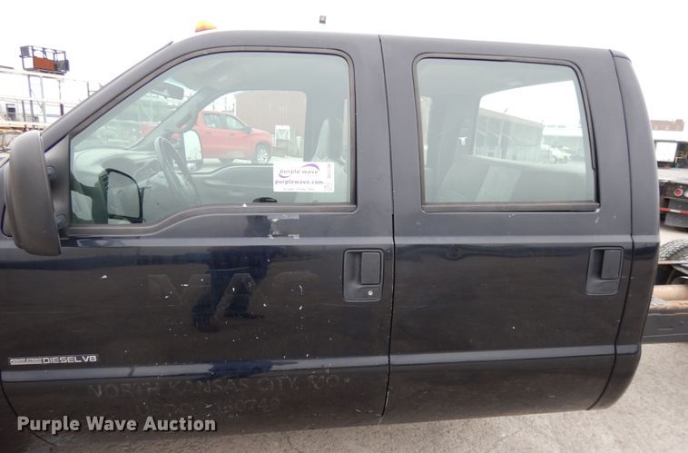 image for item DE5746 2002 Ford F350 Super Duty  Crew Cab pickup truck cab and chassis