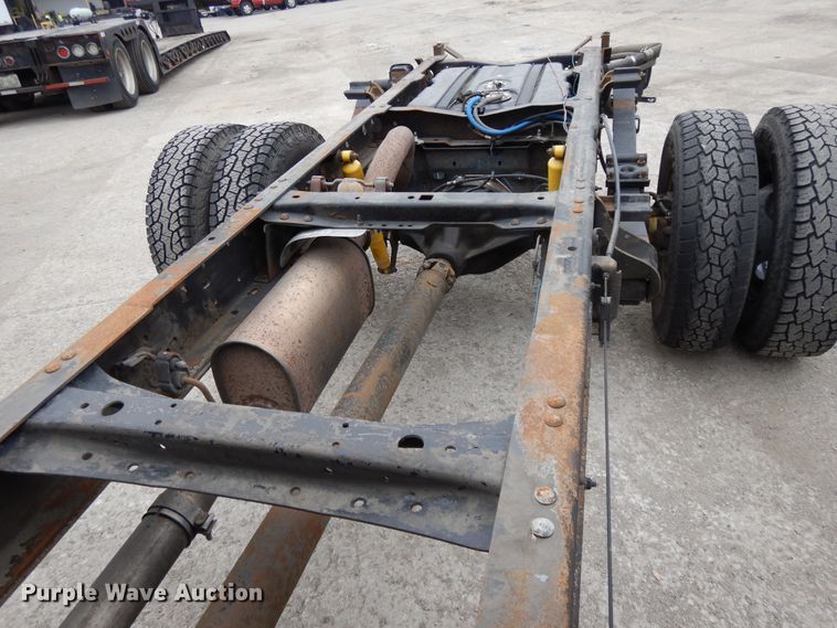 image for item DE5746 2002 Ford F350 Super Duty  Crew Cab pickup truck cab and chassis