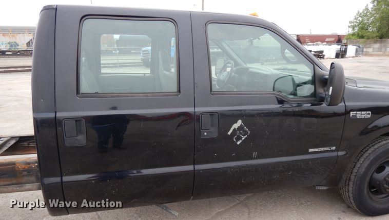 image for item DE5746 2002 Ford F350 Super Duty  Crew Cab pickup truck cab and chassis