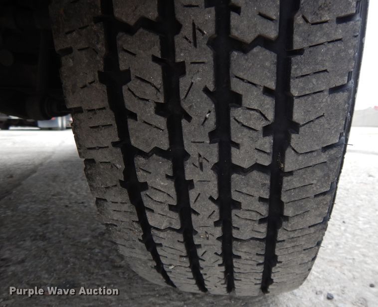 image for item DE5746 2002 Ford F350 Super Duty  Crew Cab pickup truck cab and chassis