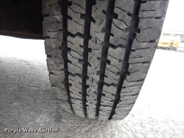 image for item DE5746 2002 Ford F350 Super Duty  Crew Cab pickup truck cab and chassis