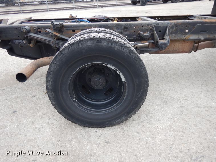 image for item DE5746 2002 Ford F350 Super Duty  Crew Cab pickup truck cab and chassis