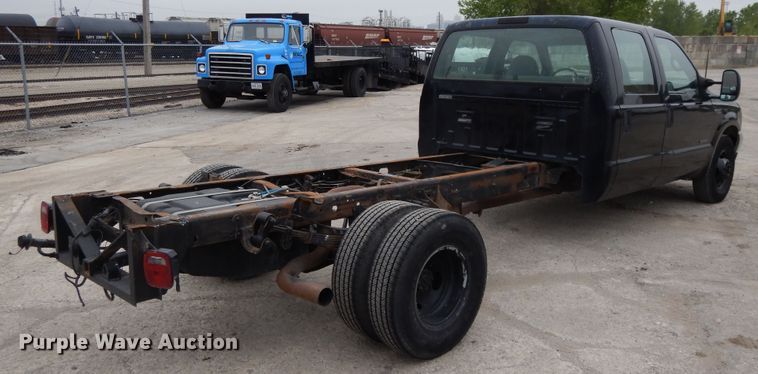 image for item DE5747 1999 Ford F350 Super Duty  Crew Cab pickup truck cab and chassis