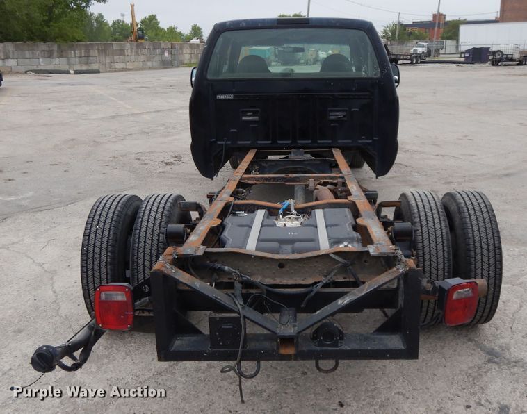 image for item DE5747 1999 Ford F350 Super Duty  Crew Cab pickup truck cab and chassis