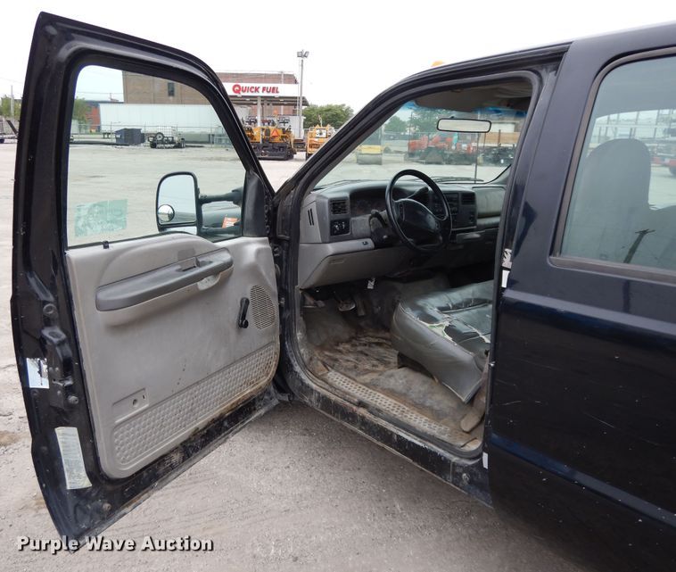 image for item DE5747 1999 Ford F350 Super Duty  Crew Cab pickup truck cab and chassis