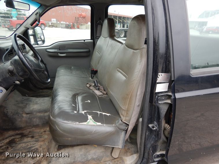 image for item DE5747 1999 Ford F350 Super Duty  Crew Cab pickup truck cab and chassis