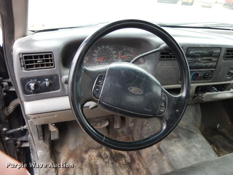 image for item DE5747 1999 Ford F350 Super Duty  Crew Cab pickup truck cab and chassis