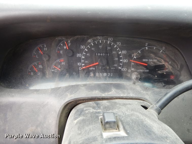 image for item DE5747 1999 Ford F350 Super Duty  Crew Cab pickup truck cab and chassis