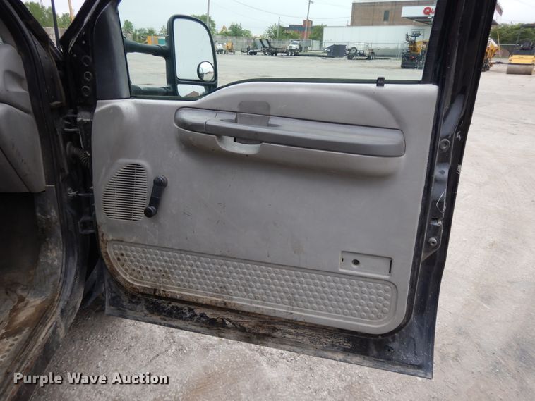 image for item DE5747 1999 Ford F350 Super Duty  Crew Cab pickup truck cab and chassis