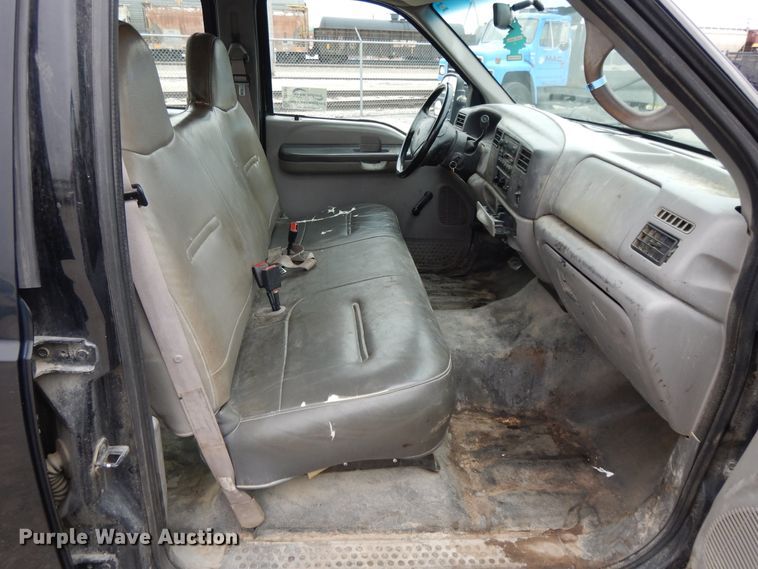 image for item DE5747 1999 Ford F350 Super Duty  Crew Cab pickup truck cab and chassis