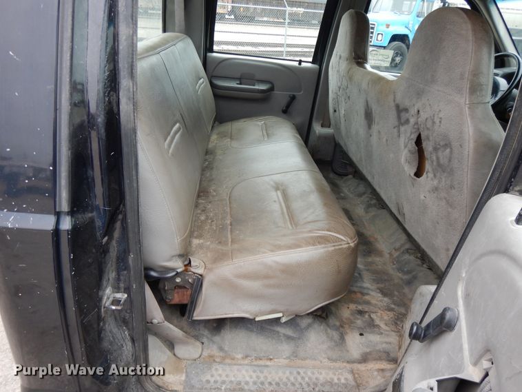 image for item DE5747 1999 Ford F350 Super Duty  Crew Cab pickup truck cab and chassis