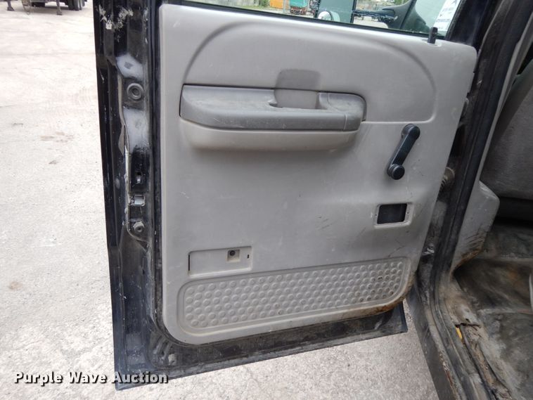 image for item DE5747 1999 Ford F350 Super Duty  Crew Cab pickup truck cab and chassis