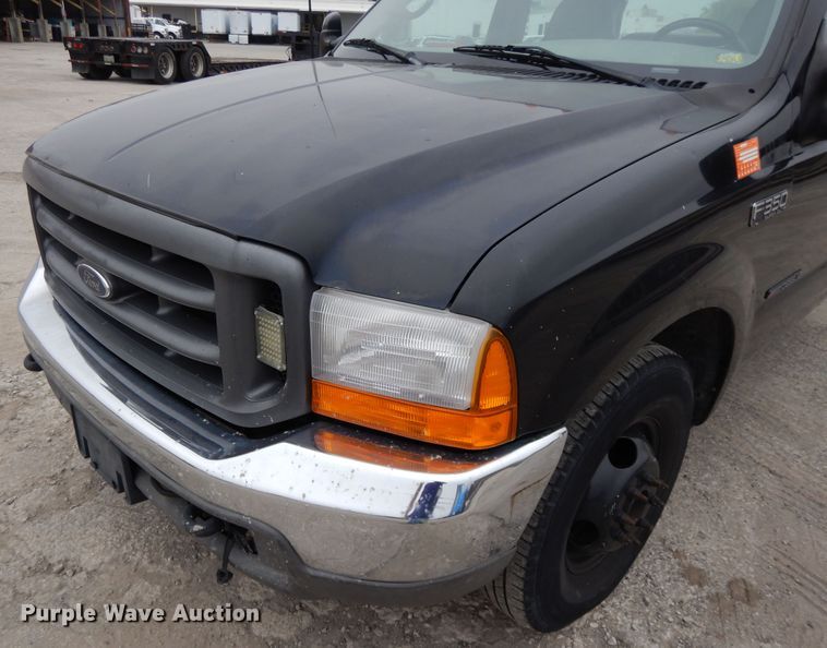 image for item DE5747 1999 Ford F350 Super Duty  Crew Cab pickup truck cab and chassis