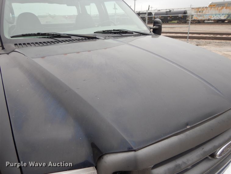 image for item DE5747 1999 Ford F350 Super Duty  Crew Cab pickup truck cab and chassis