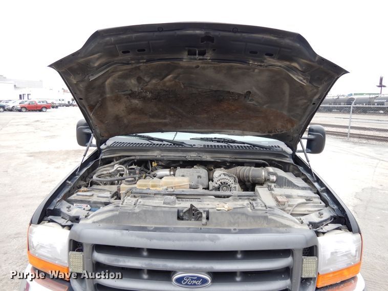 image for item DE5747 1999 Ford F350 Super Duty  Crew Cab pickup truck cab and chassis