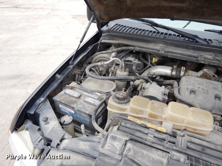 image for item DE5747 1999 Ford F350 Super Duty  Crew Cab pickup truck cab and chassis