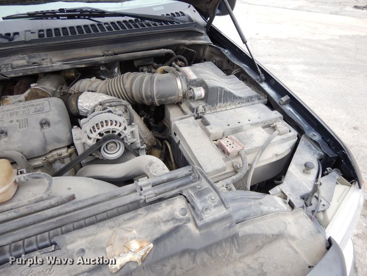 image for item DE5747 1999 Ford F350 Super Duty  Crew Cab pickup truck cab and chassis