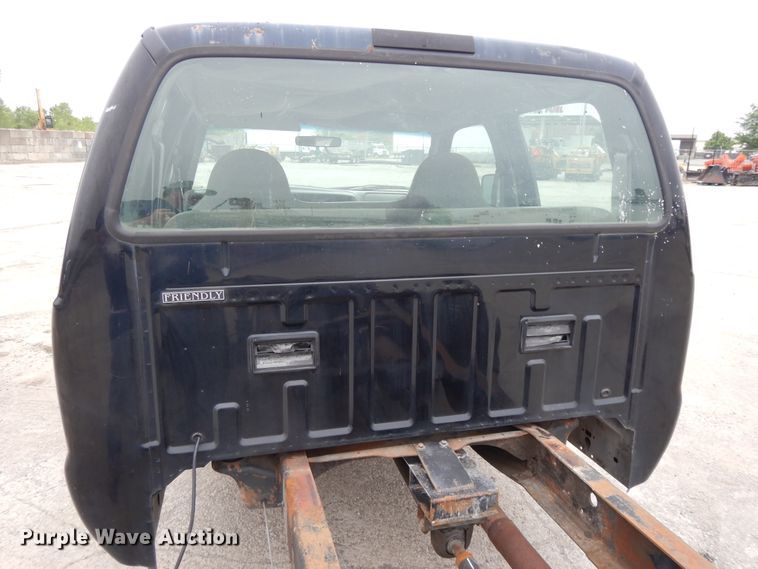 image for item DE5747 1999 Ford F350 Super Duty  Crew Cab pickup truck cab and chassis