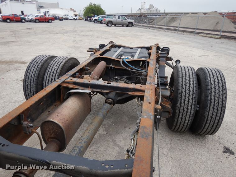 image for item DE5747 1999 Ford F350 Super Duty  Crew Cab pickup truck cab and chassis