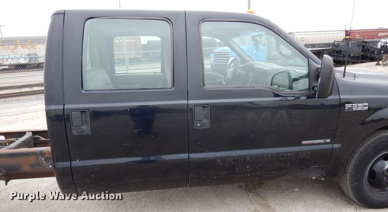 image for item DE5747 1999 Ford F350 Super Duty  Crew Cab pickup truck cab and chassis