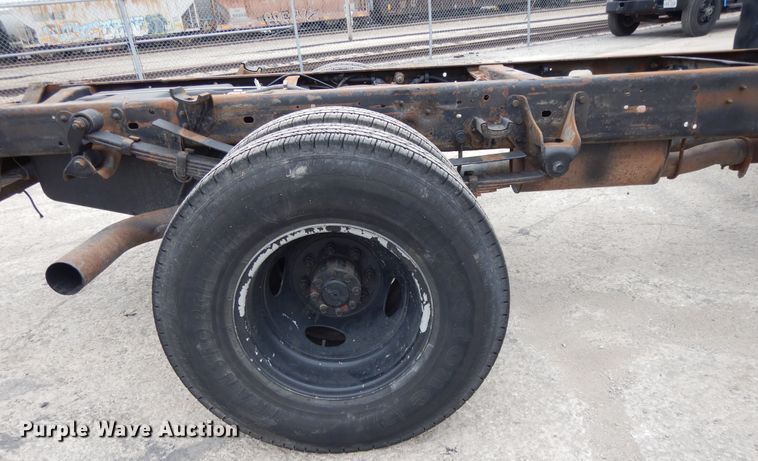 image for item DE5747 1999 Ford F350 Super Duty  Crew Cab pickup truck cab and chassis