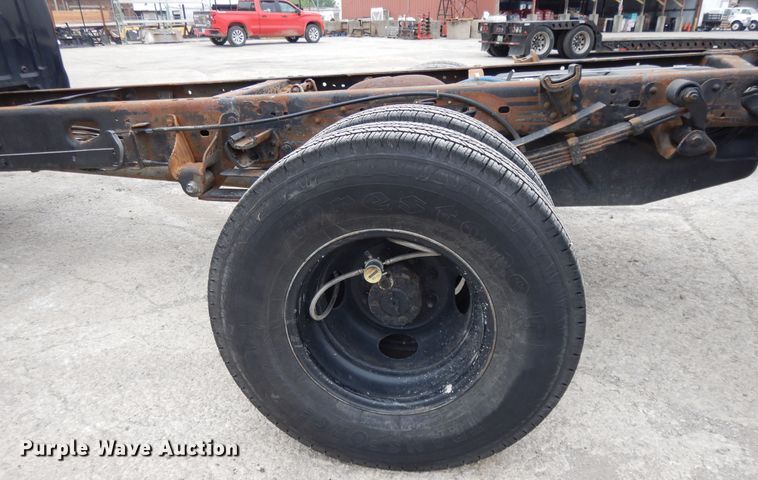 image for item DE5747 1999 Ford F350 Super Duty  Crew Cab pickup truck cab and chassis