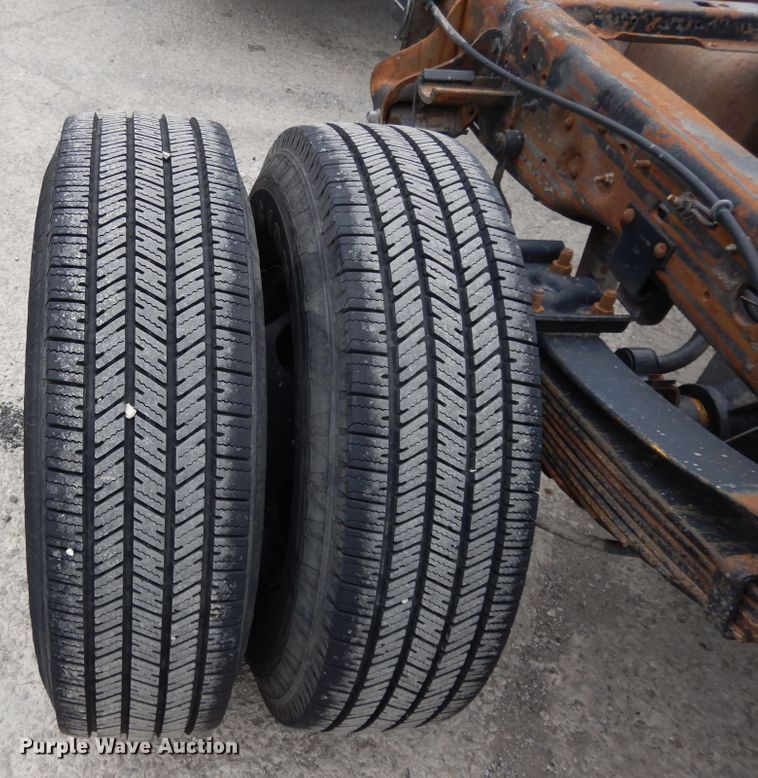 image for item DE5747 1999 Ford F350 Super Duty  Crew Cab pickup truck cab and chassis