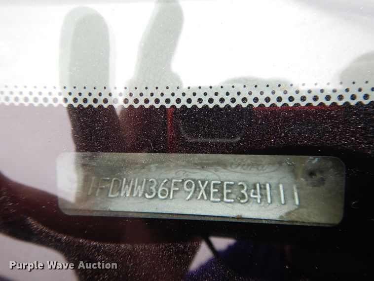 image for item DE5747 1999 Ford F350 Super Duty  Crew Cab pickup truck cab and chassis