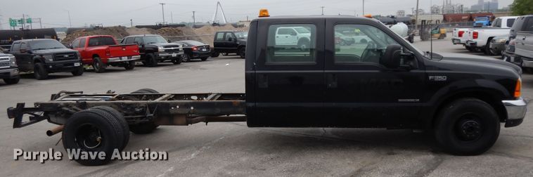 image for item DE5749 2000 Ford F350 Super Duty  Crew Cab pickup truck cab and chassis