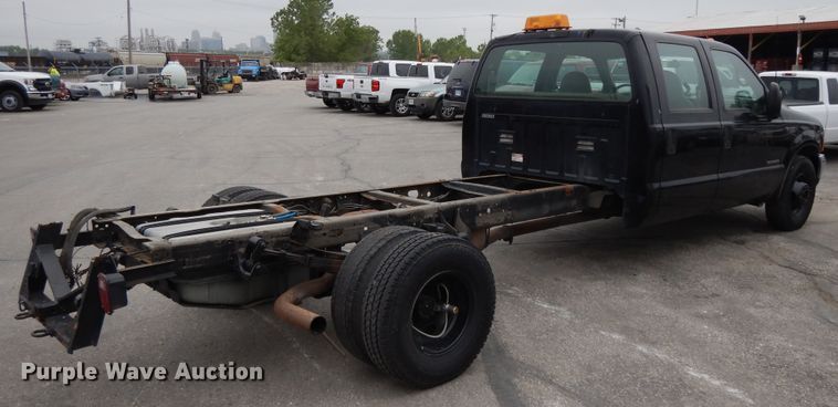 image for item DE5749 2000 Ford F350 Super Duty  Crew Cab pickup truck cab and chassis