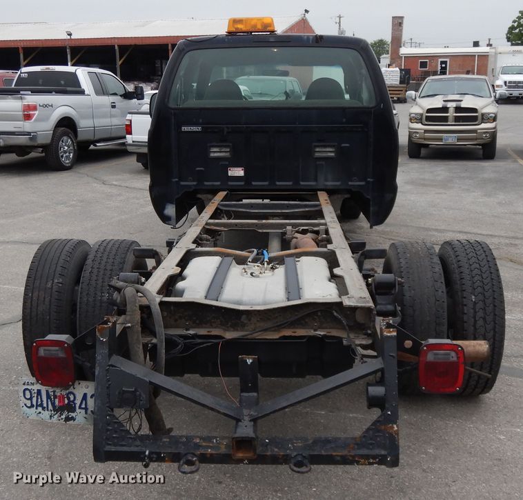 image for item DE5749 2000 Ford F350 Super Duty  Crew Cab pickup truck cab and chassis