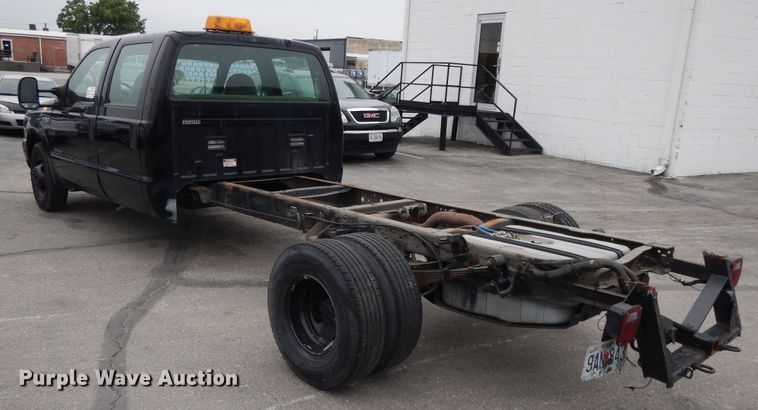image for item DE5749 2000 Ford F350 Super Duty  Crew Cab pickup truck cab and chassis