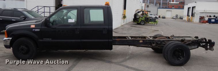 image for item DE5749 2000 Ford F350 Super Duty  Crew Cab pickup truck cab and chassis