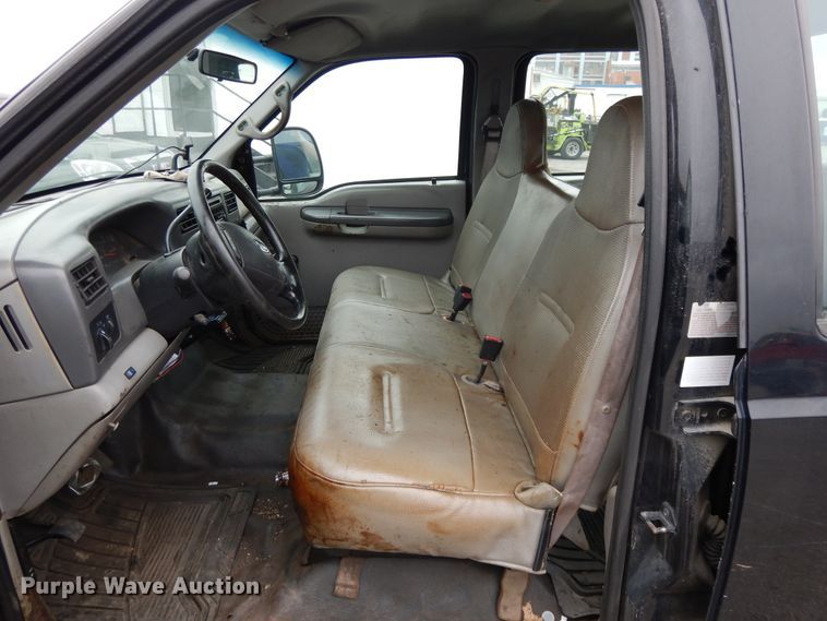 image for item DE5749 2000 Ford F350 Super Duty  Crew Cab pickup truck cab and chassis