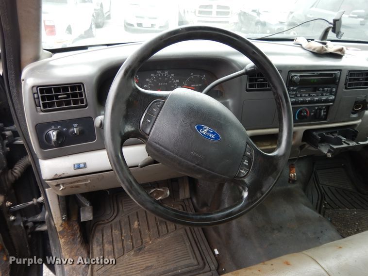 image for item DE5749 2000 Ford F350 Super Duty  Crew Cab pickup truck cab and chassis