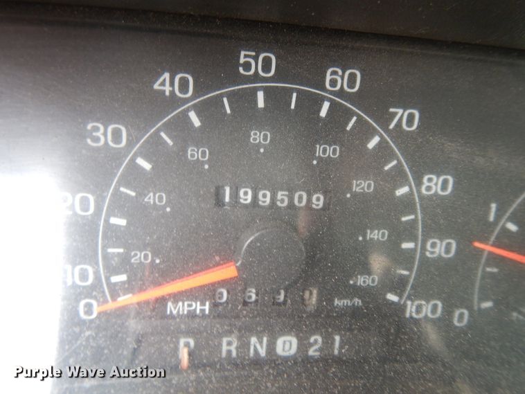 image for item DE5749 2000 Ford F350 Super Duty  Crew Cab pickup truck cab and chassis